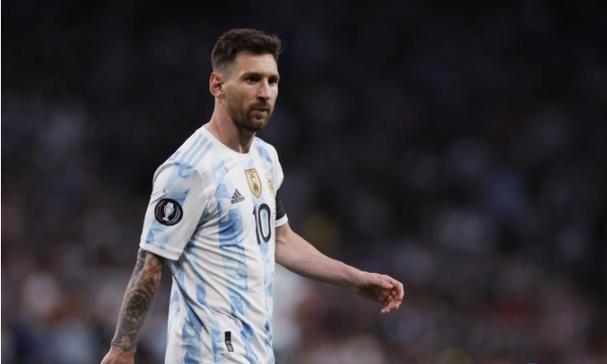 官方：广厦续约冠军中锋卡尔顿，球员及其家人已抵达杭州